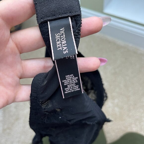 Victoria's Secret Dream Angels Unlined Demi Bra, Chantilly Lace Black, Size 32DD - Picture 6 of 7